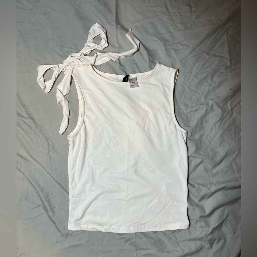 Cute White Tank with bow!